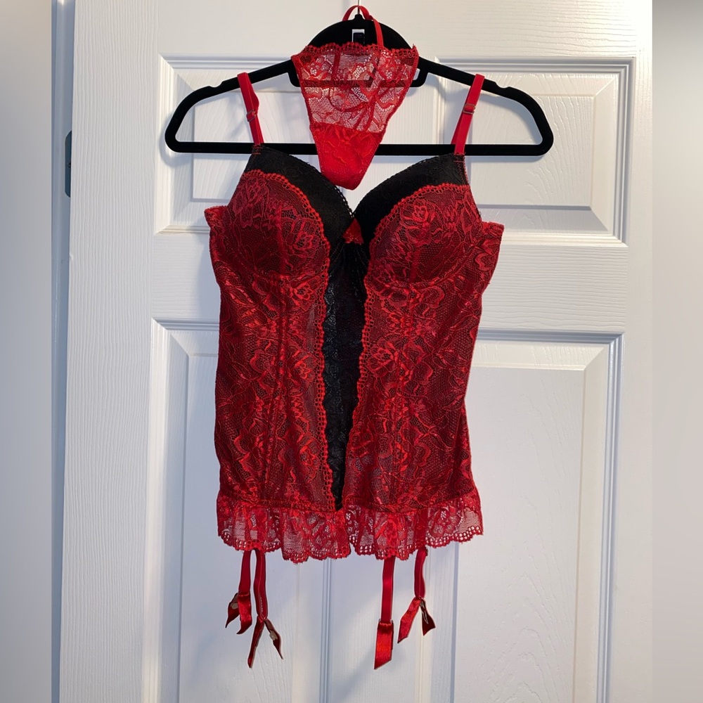 Fredrick’s of Hollywood corset (medium) w/ matching (small) panties.